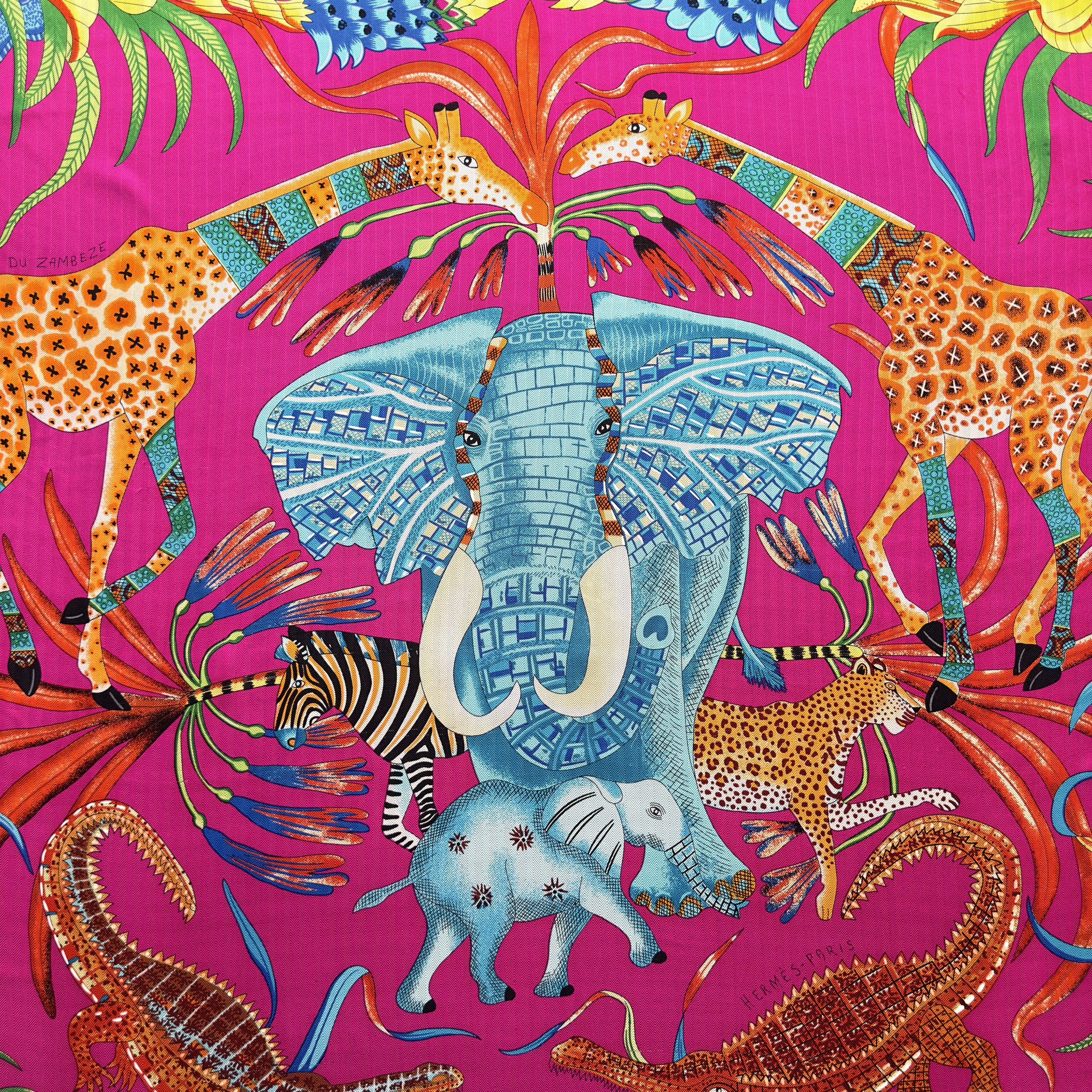 Carré Hermès La Marche du Zambèze 140 cm soie, détail éléphant central et bestiaire