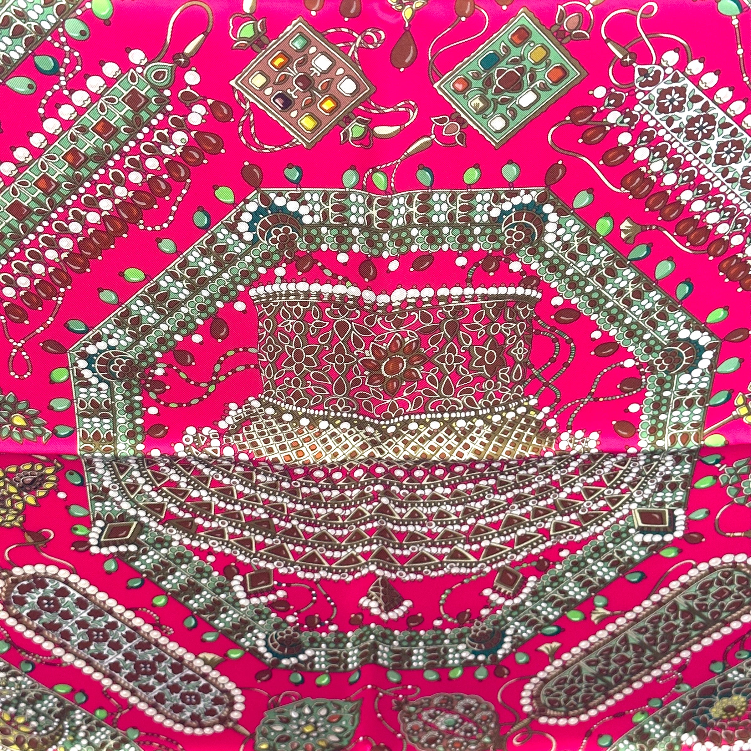 foulard-carre-hermes-parures-des-maharajas-centre