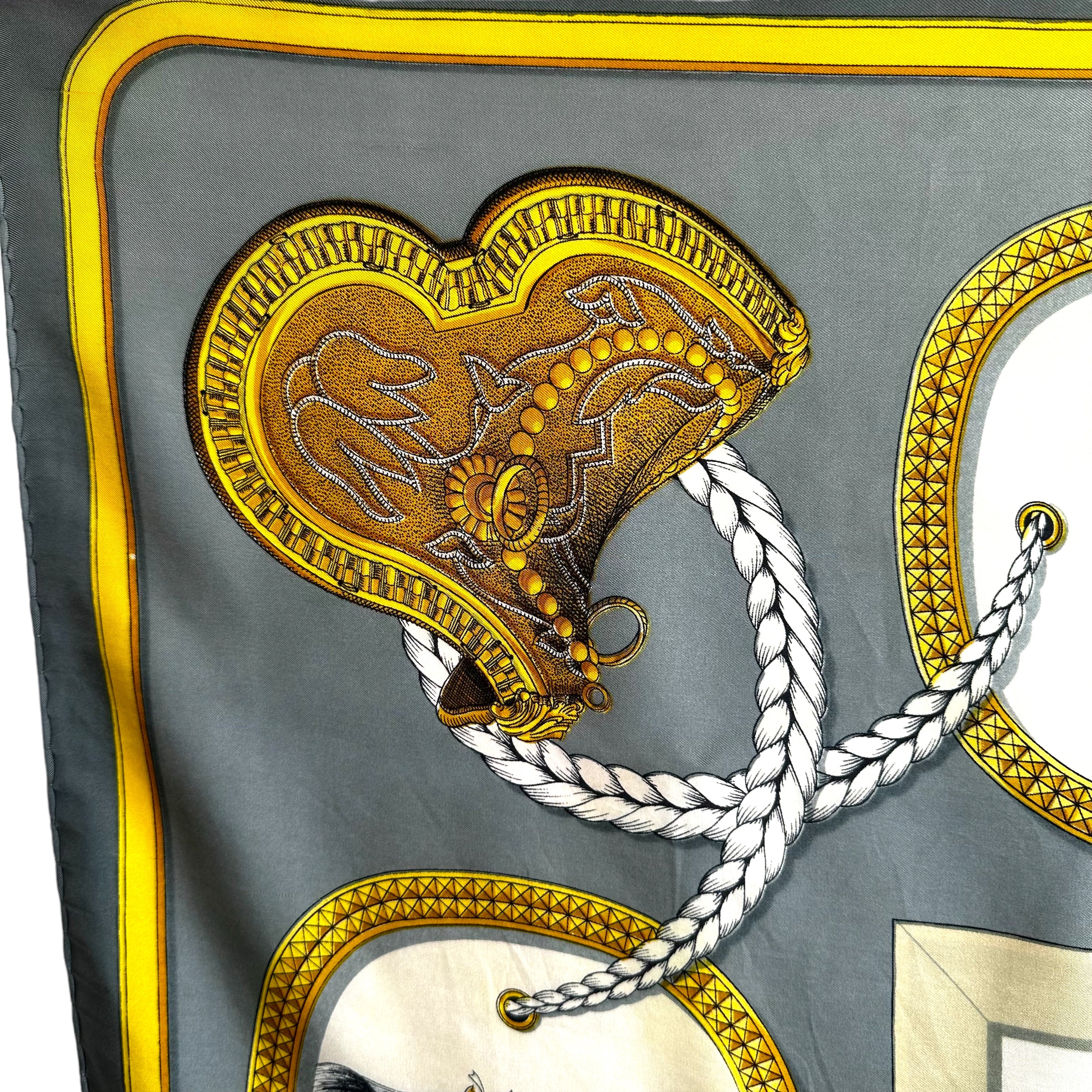 Grand display - HERMES SCARF 90 CM