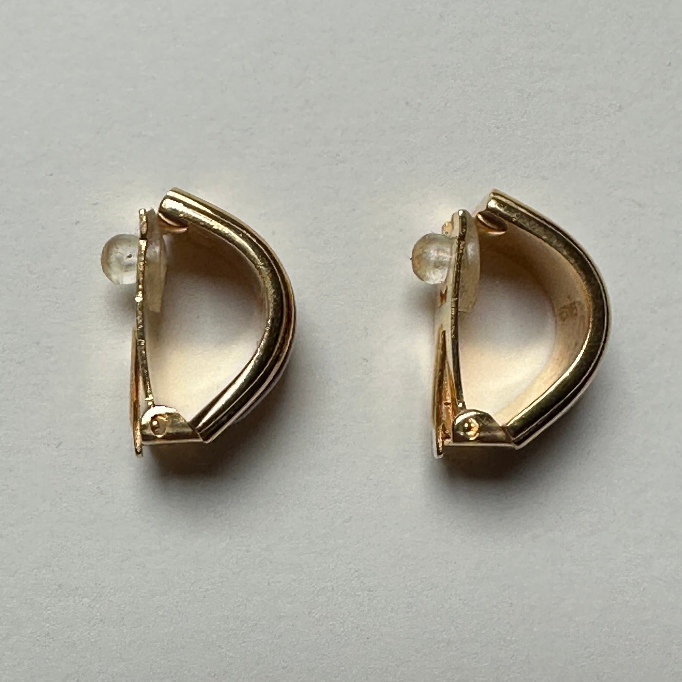 boucles d'oreille vue de profil à clip