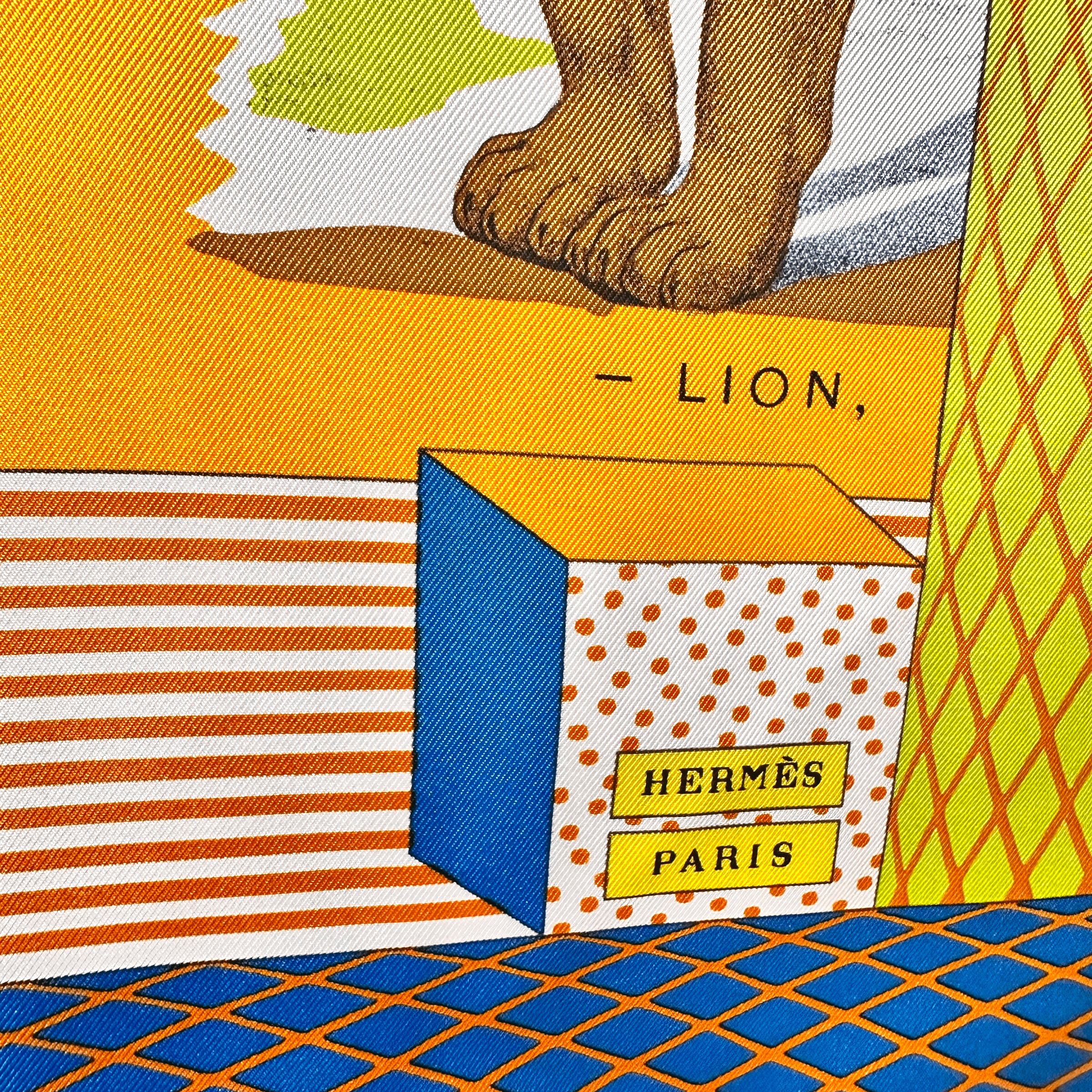 carre-foulard-hermes-grand-theatre-nouveau-rouge