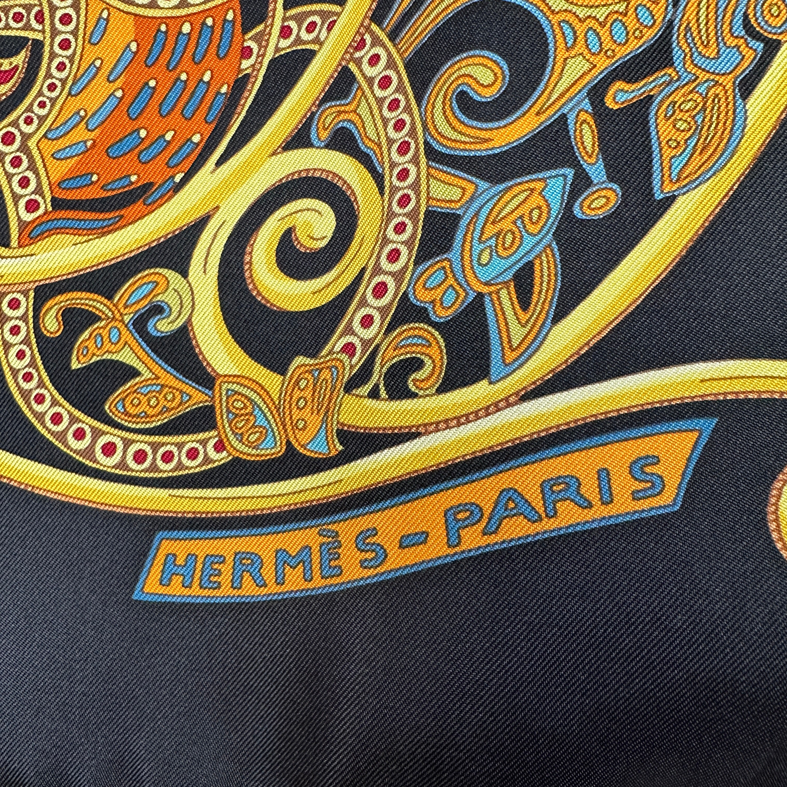 carre-foulard-hermes-la-charmante-aux-animaux-Paris