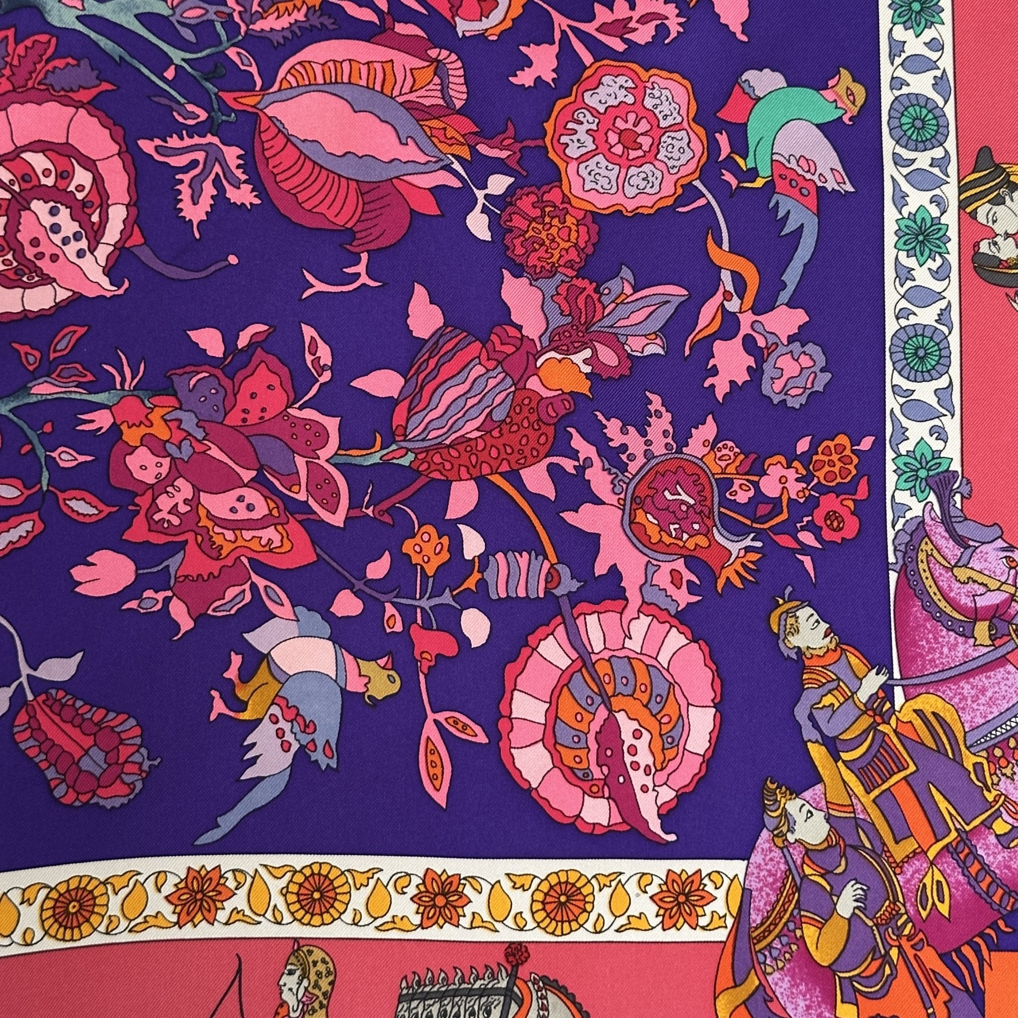 foulard hermes avec des fleurs et des oiseaux d'inde