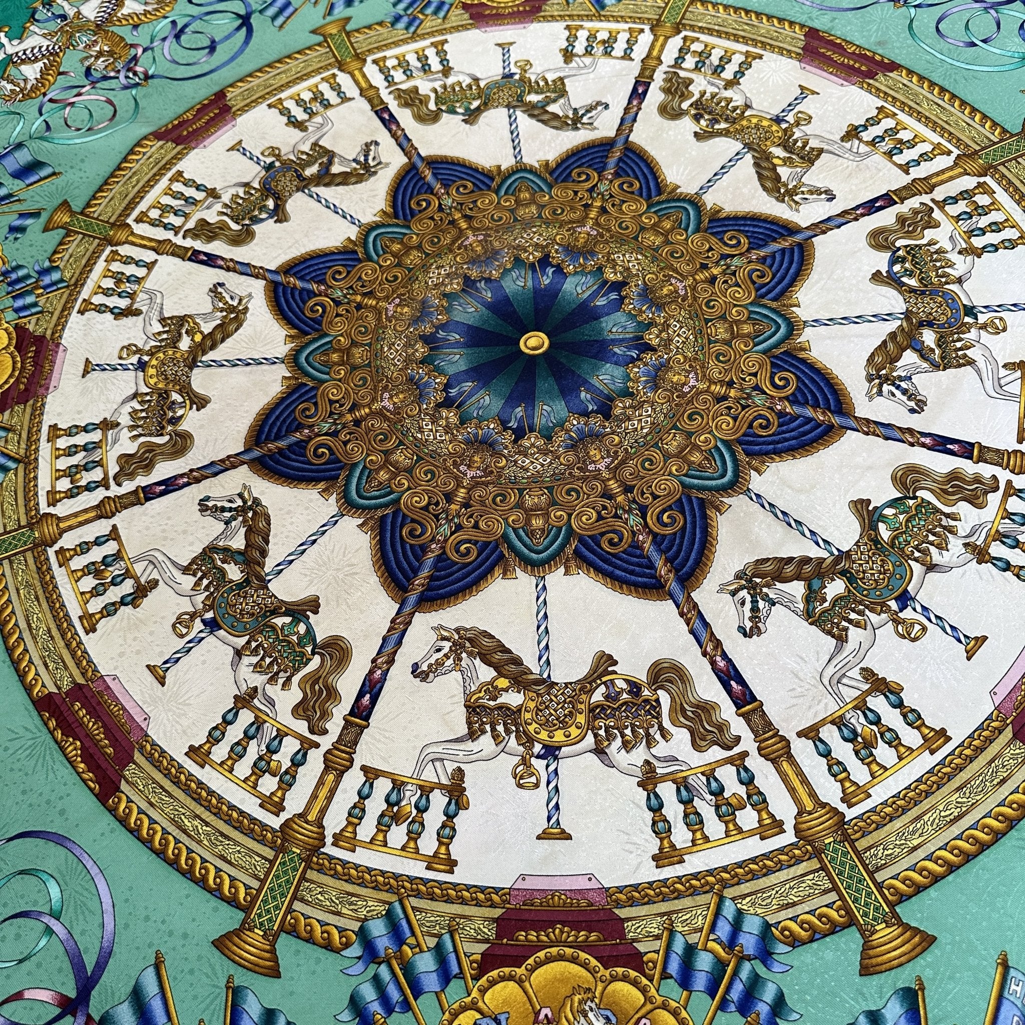 centre du carre hermes lunapak