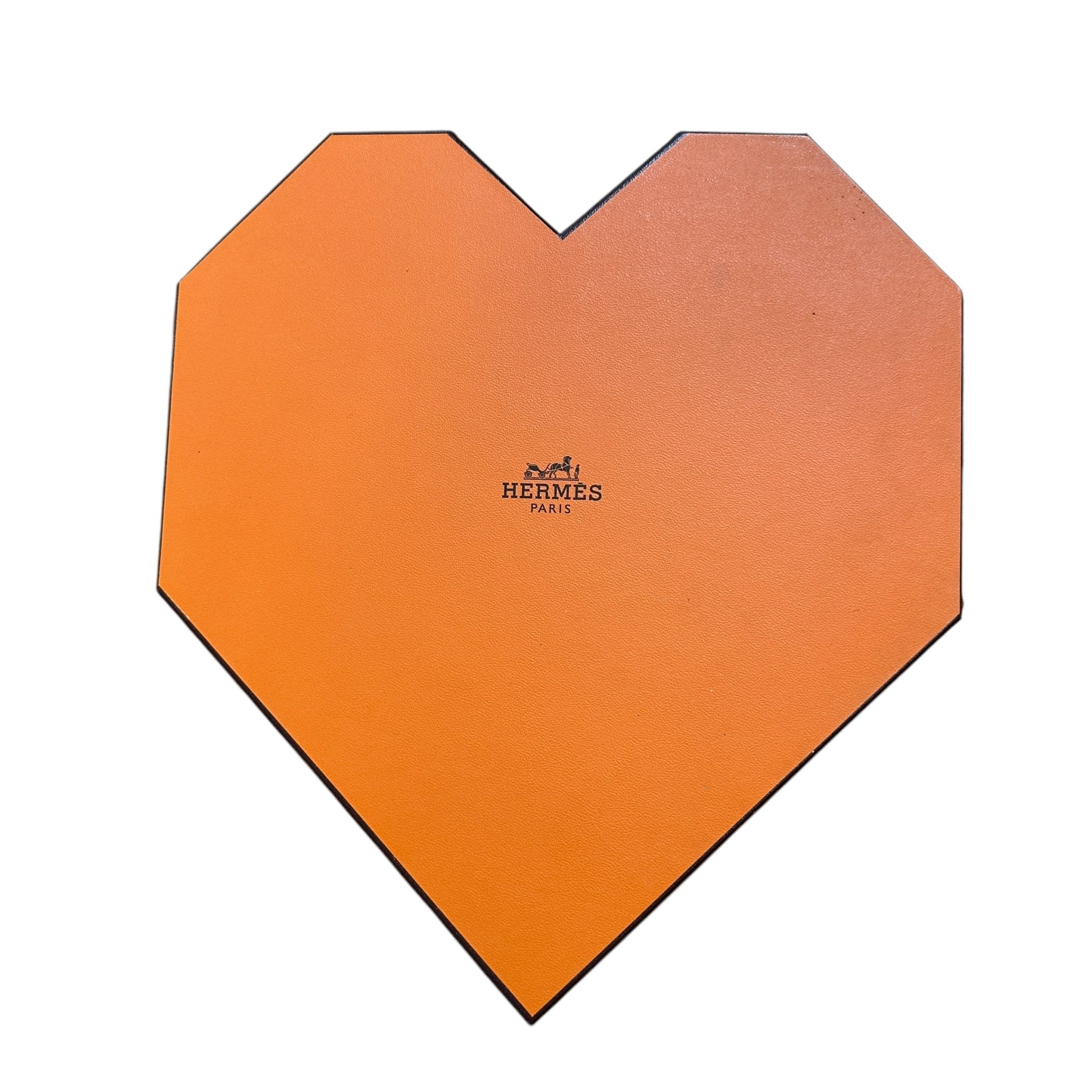 boite hermes orange en forme de coeur edition collector rare