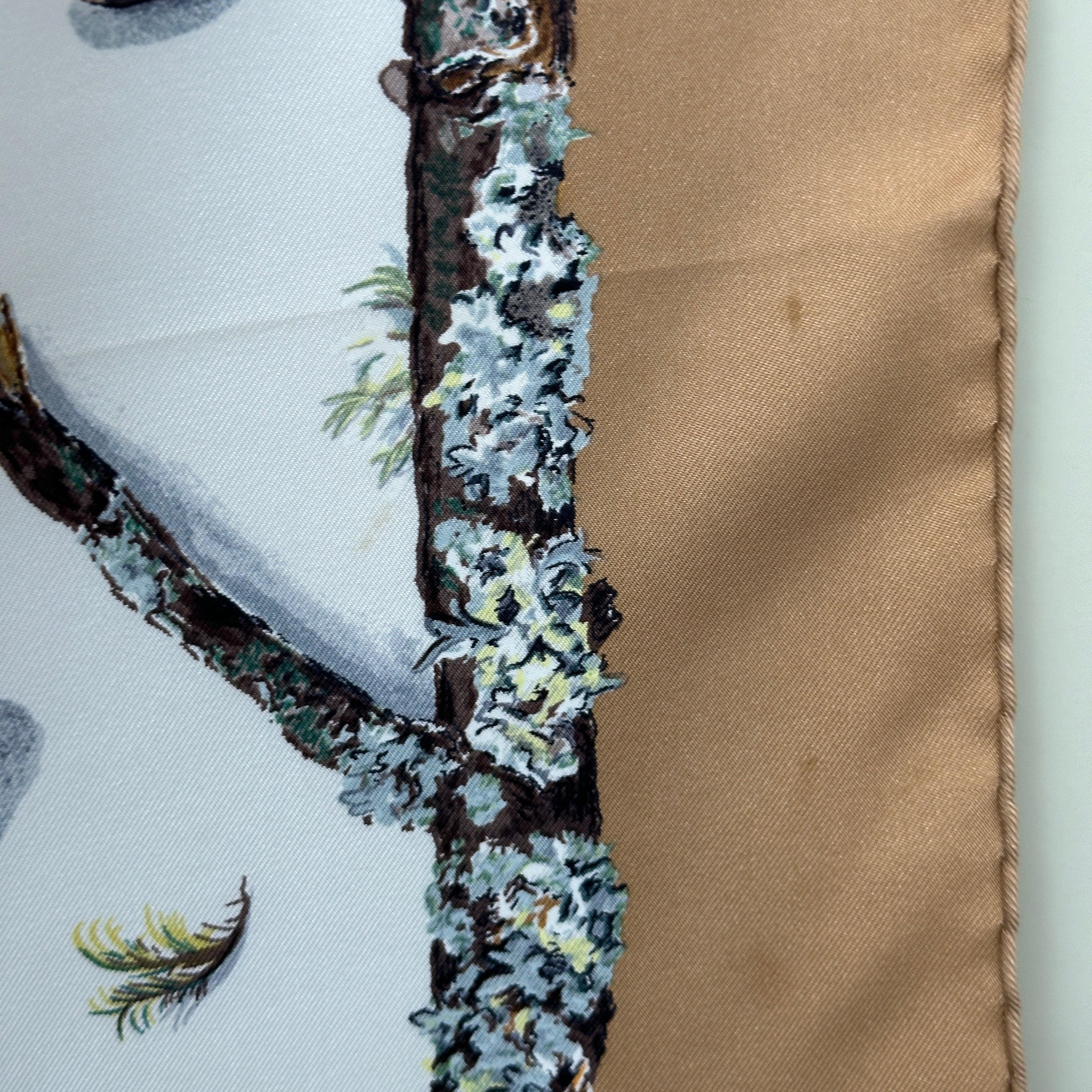 petite-tache-sur-bord-du-foulard