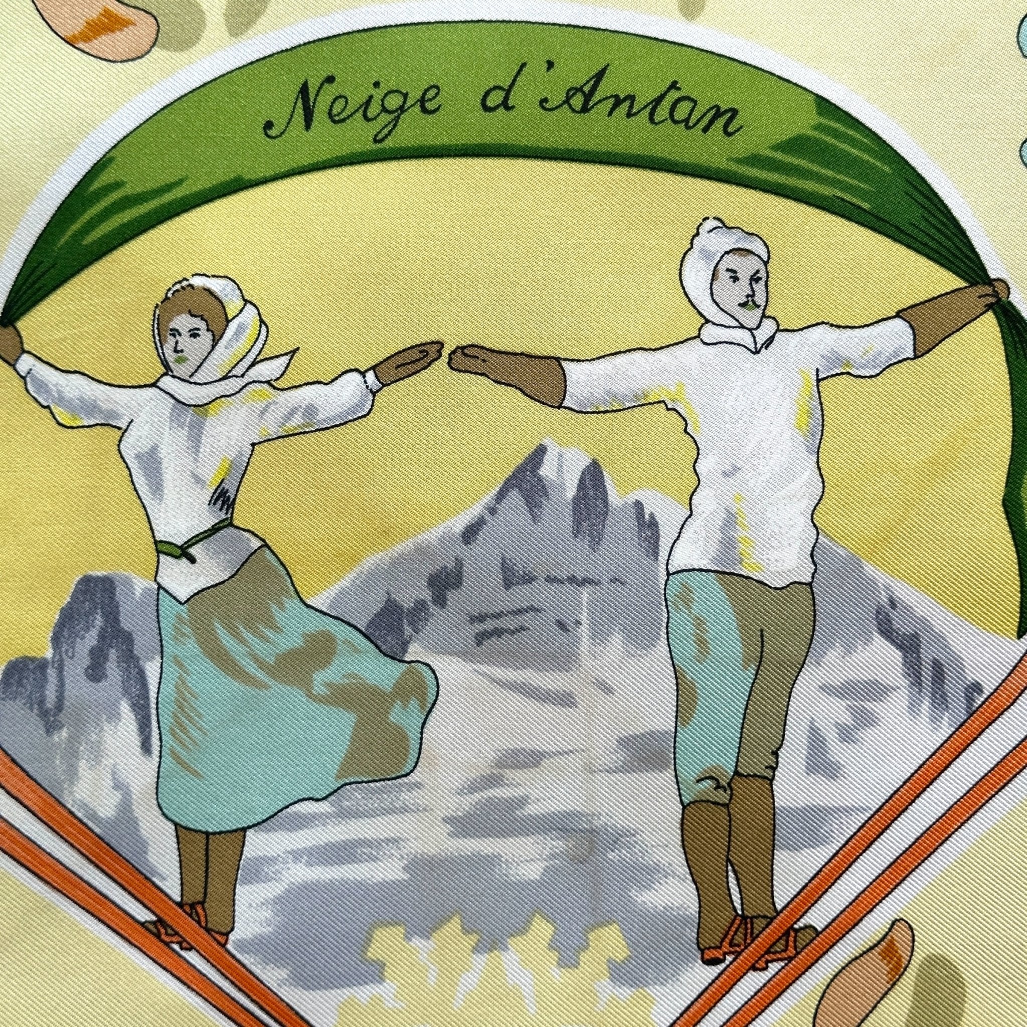 Nom du modèle "Neige d’antan" inscrit sur le foulard Hermès