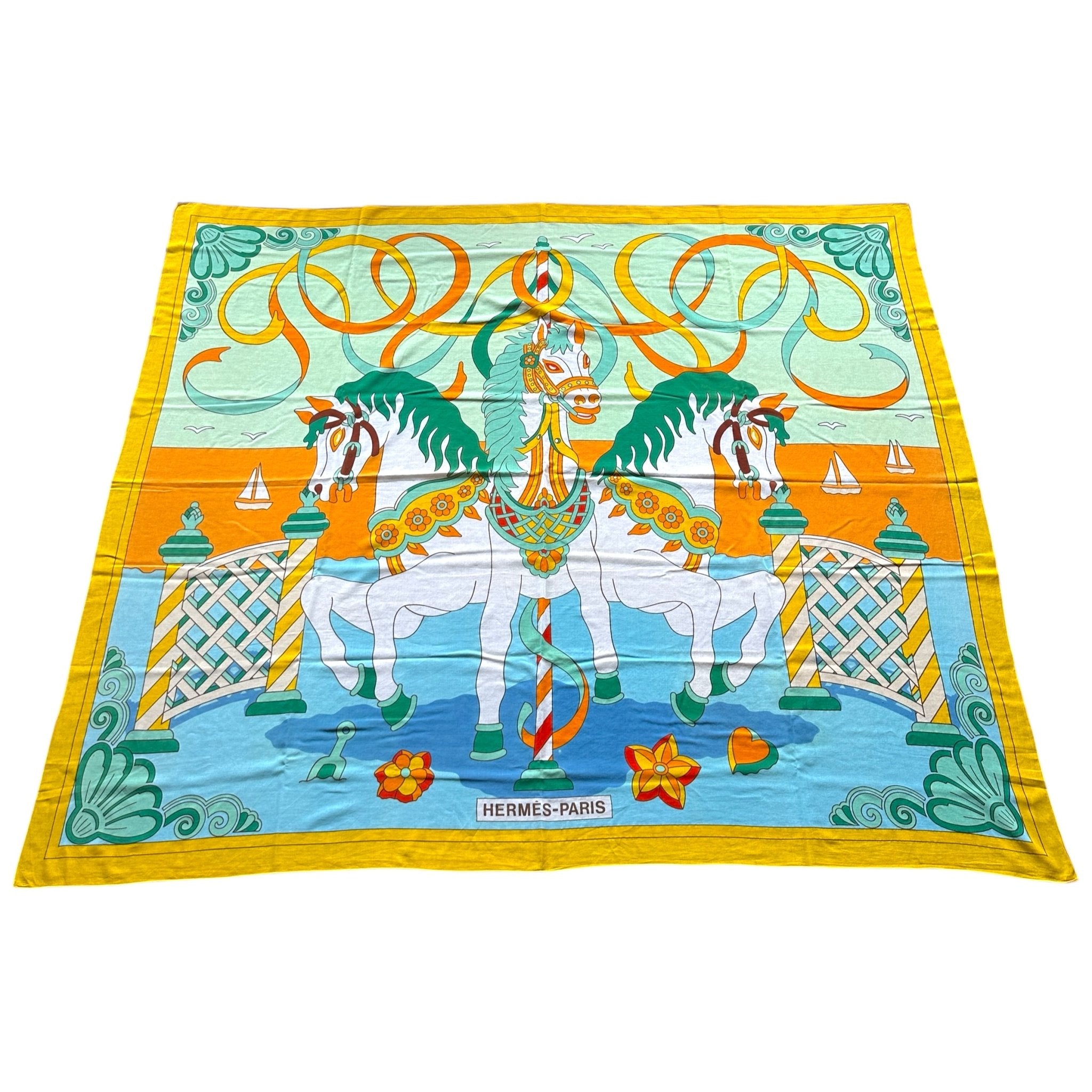 Paréo Hermès grand format – Vue d’ensemble du motif équestre