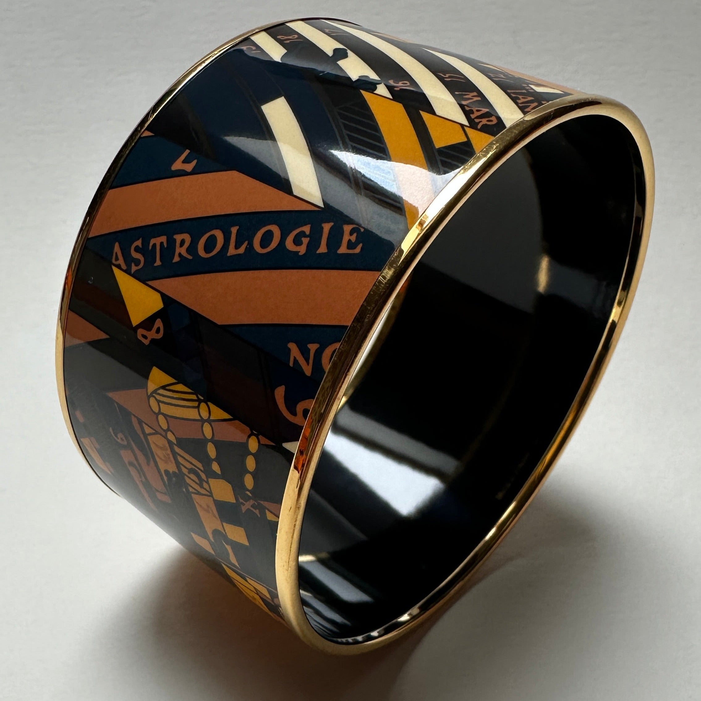 Bracelet manchette Hermès modèle XL en émail motif Astrologie Nouvelle finition or