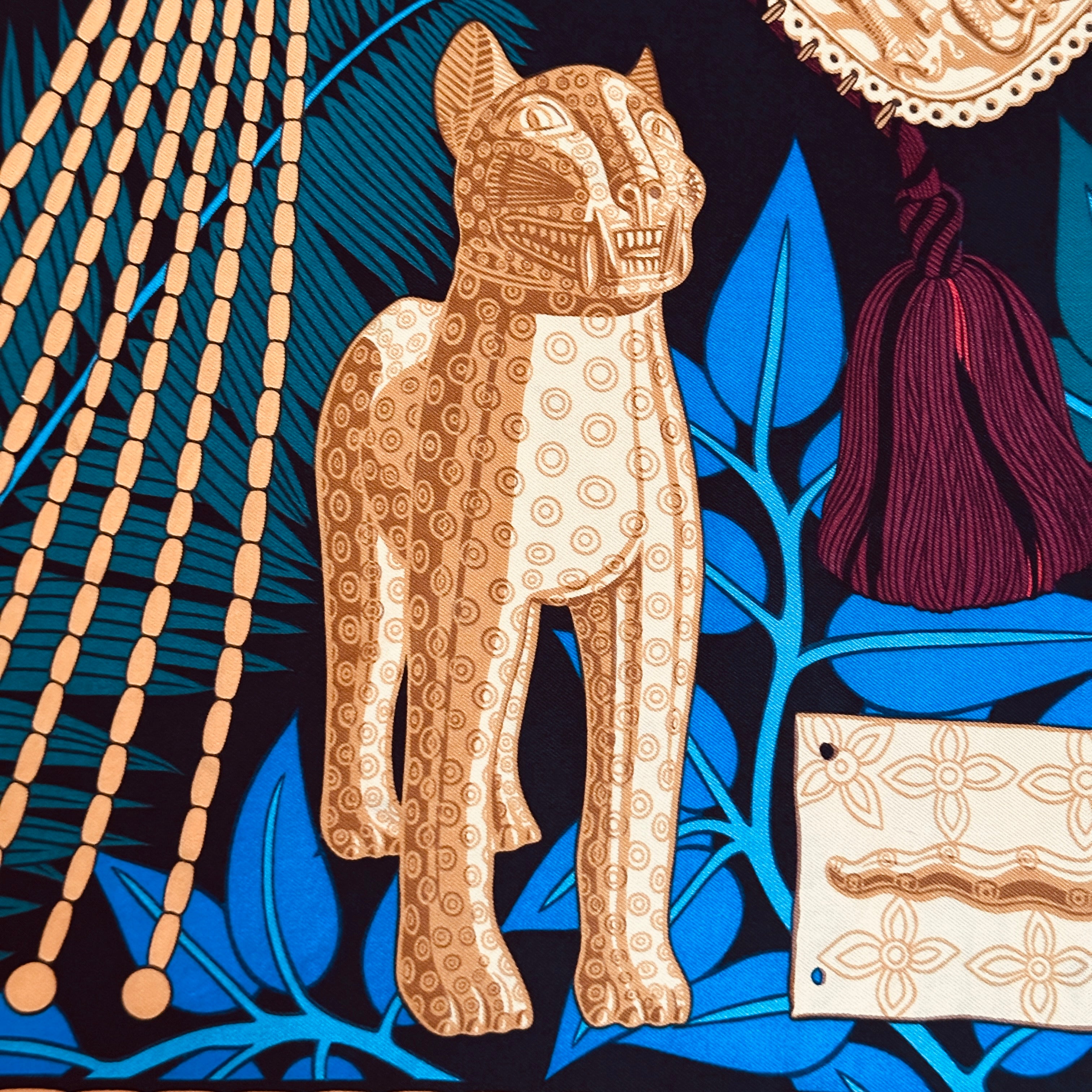 Médaillon central signé Hermès Paris avec inscription Trésor Royal du Bénin.