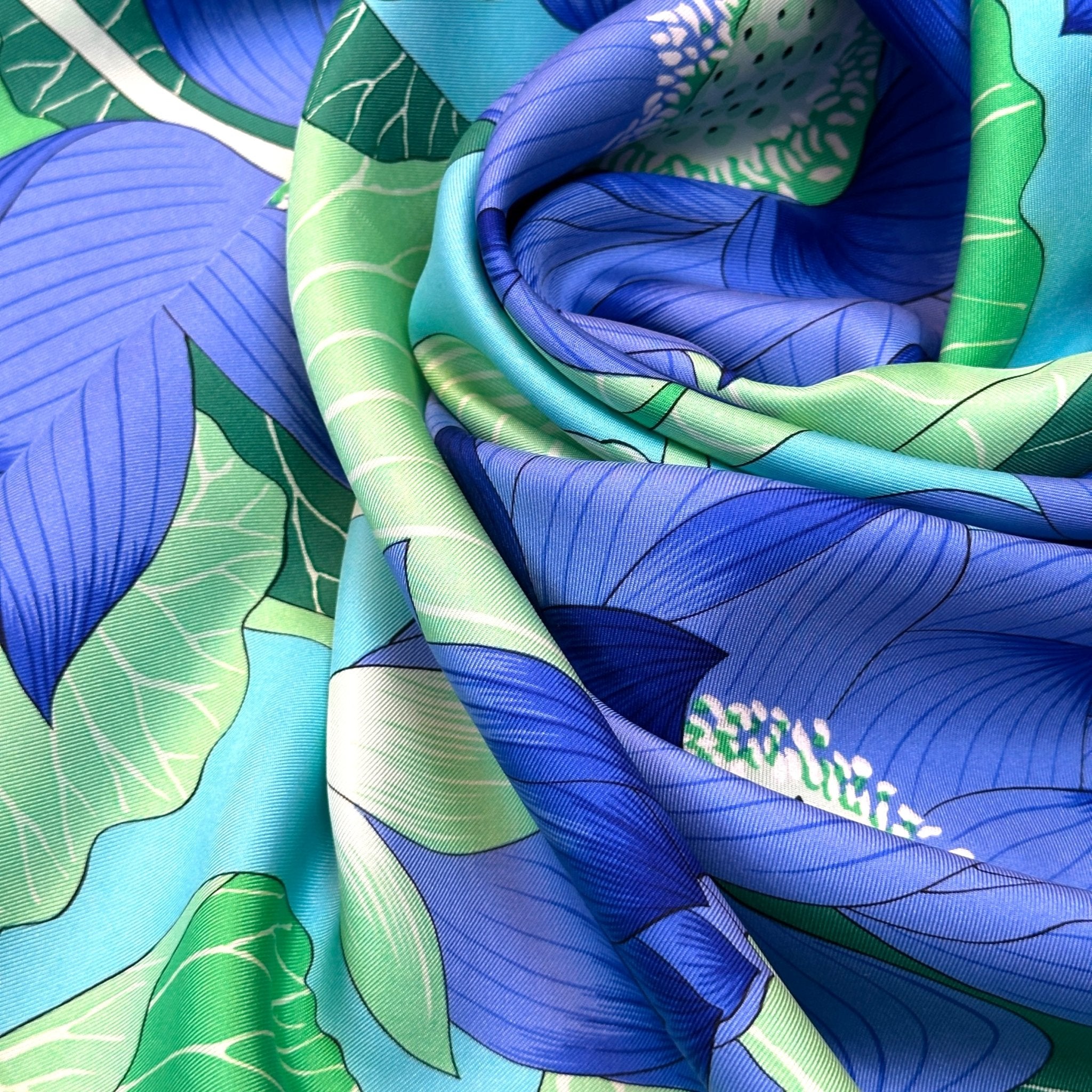 carre hermes fleurs de lotus bleu turquoise et vert 